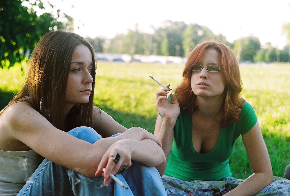 16P Smoking Babes - Better With Friends