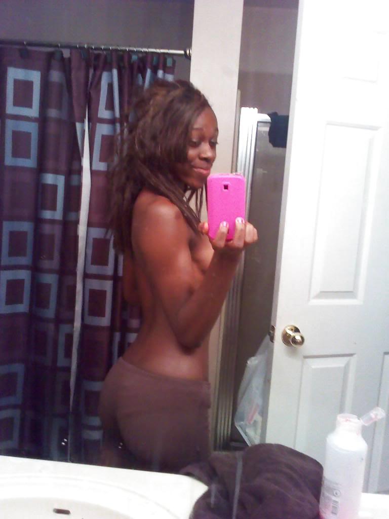 16P Photobucket Ebony Shows Off