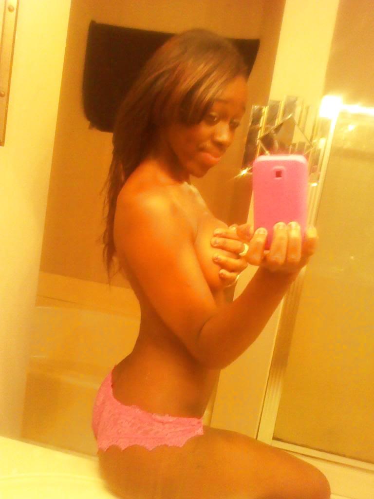 16P Photobucket Ebony Shows Off