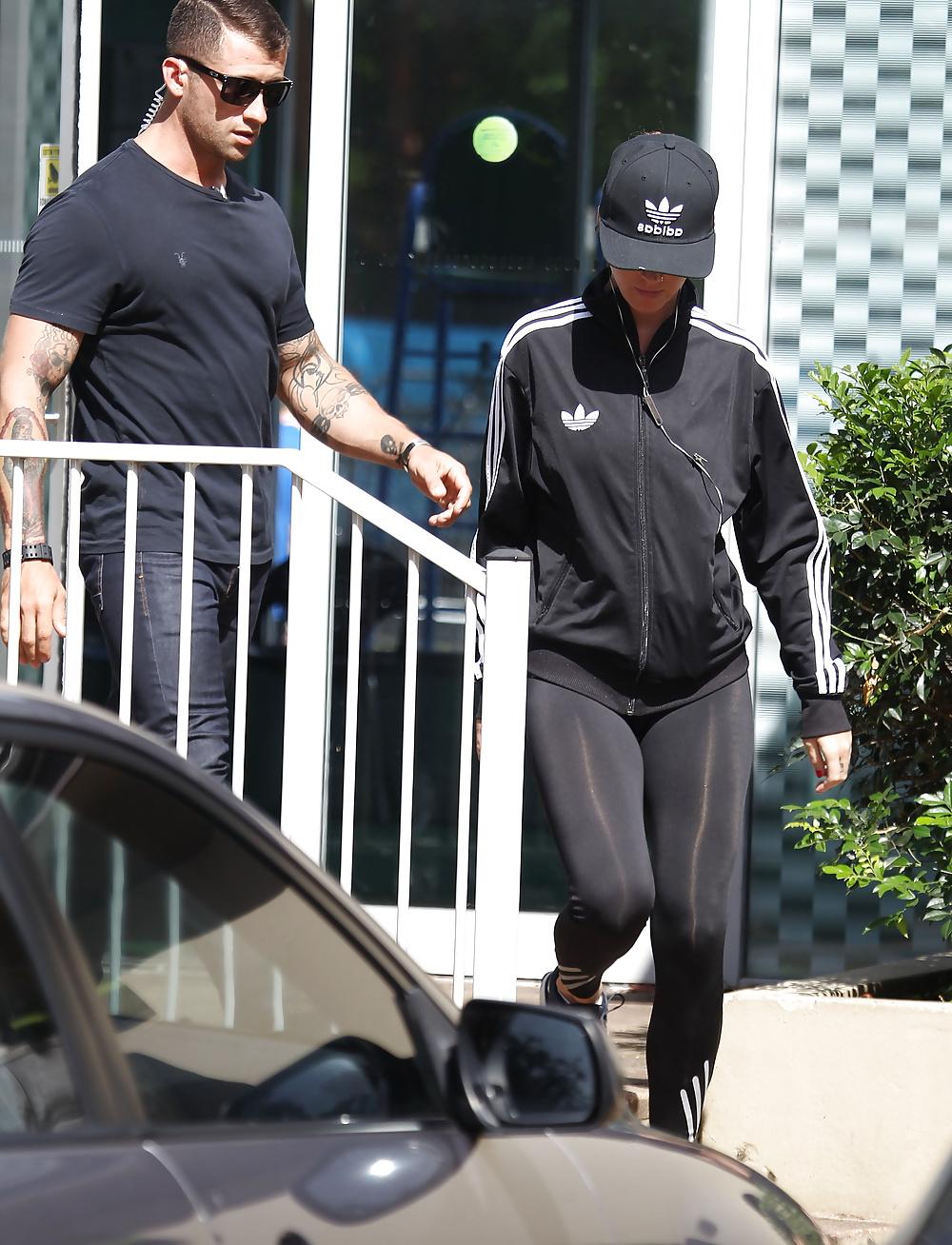 25P Katy Perry Huge Boobs & Ass In Leggings (HQ)