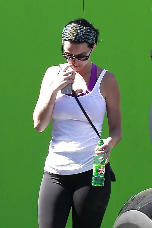 25P Katy Perry Huge Boobs & Ass In Leggings (HQ)