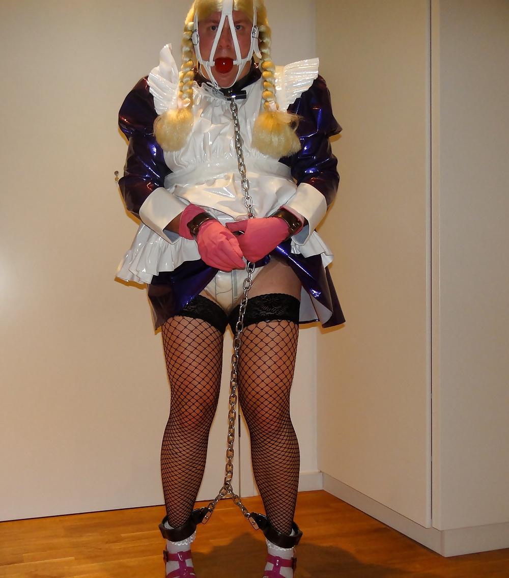 6P Sissy Maid in Wet Diapers