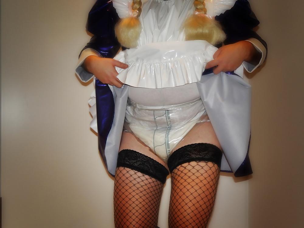 6P Sissy Maid in Wet Diapers