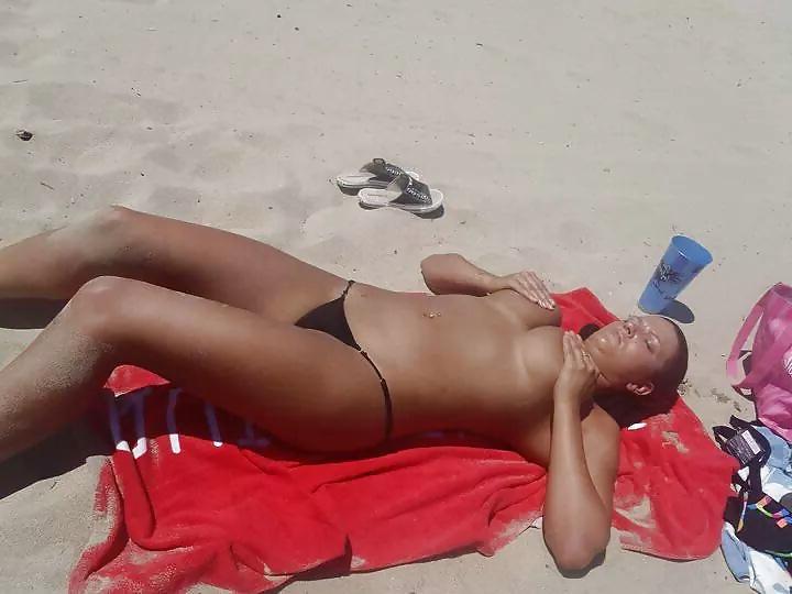 25P More bikini babes.