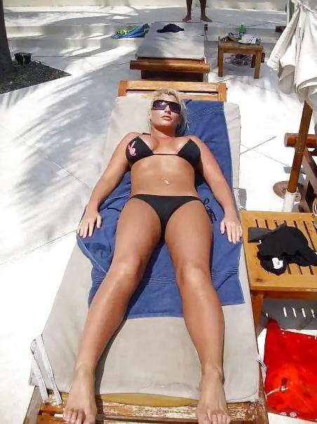25P More bikini babes.