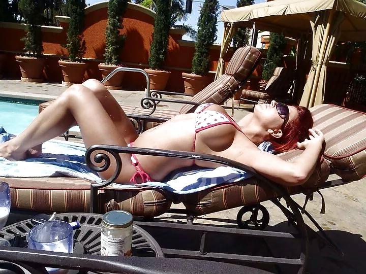 25P More bikini babes.