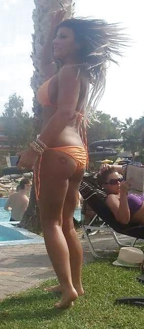 25P More bikini babes.