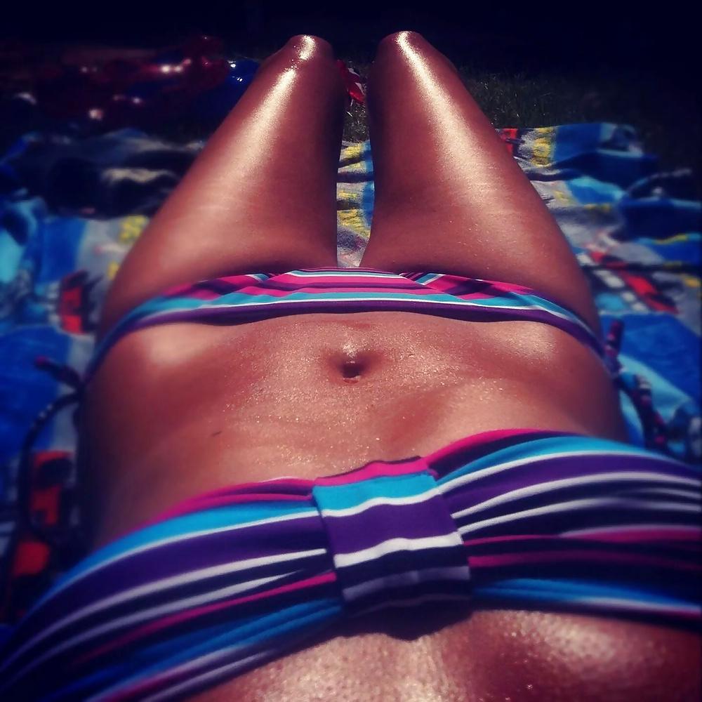 25P More bikini babes.