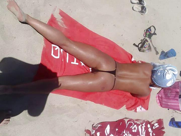 25P More bikini babes.