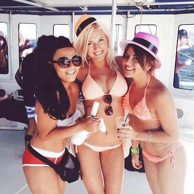 25P More bikini babes.