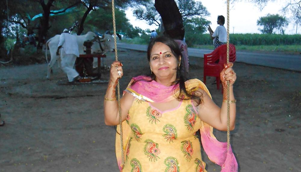 25P Sexy Mature Aunties (indian and nepali)