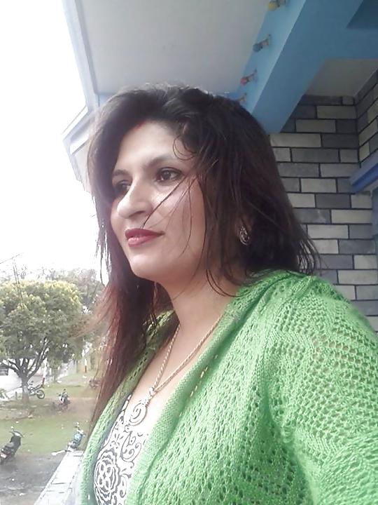 25P Sexy Mature Aunties (indian and nepali)