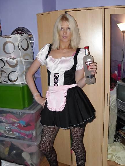 25P Blond babes