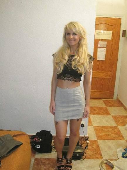 25P Blond babes