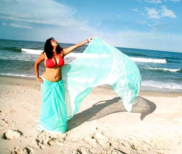 19P Indian girl showing her big boobs on beach