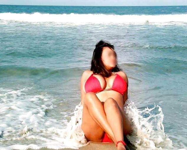 19P Indian girl showing her big boobs on beach