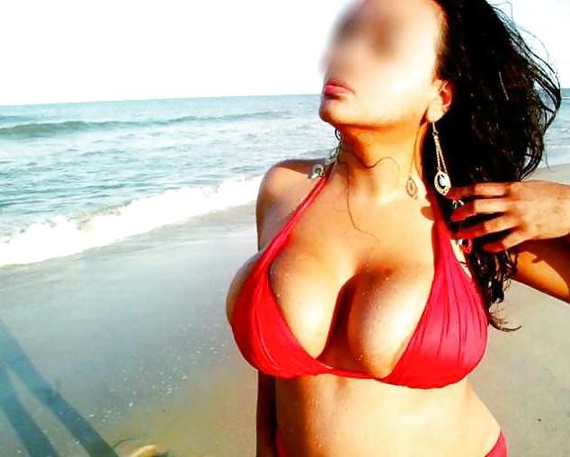 19P Indian girl showing her big boobs on beach