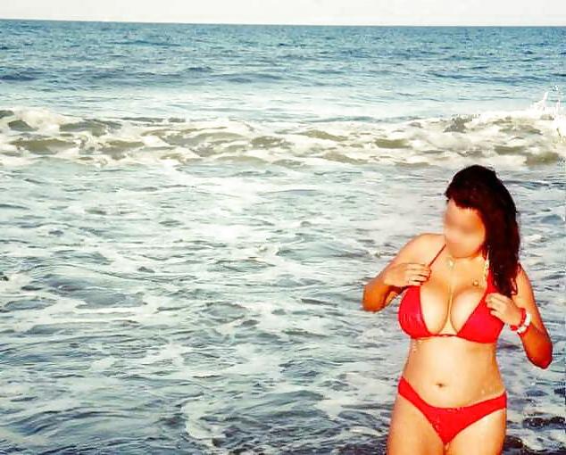 19P Indian girl showing her big boobs on beach