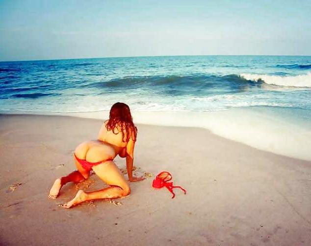 19P Indian girl showing her big boobs on beach
