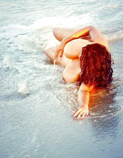 19P Indian girl showing her big boobs on beach