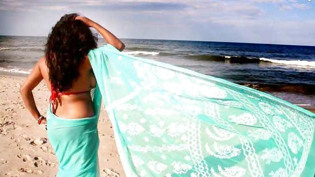19P Indian girl showing her big boobs on beach