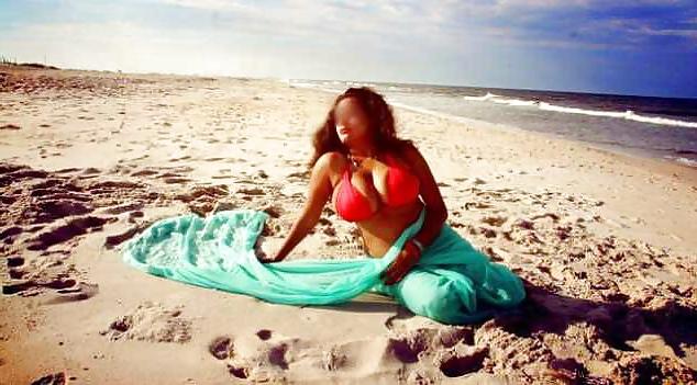 19P Indian girl showing her big boobs on beach