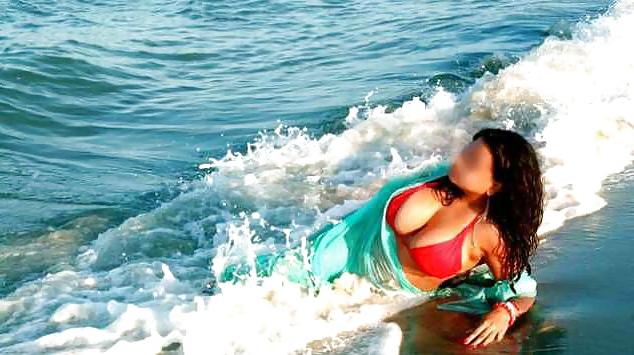 19P Indian girl showing her big boobs on beach