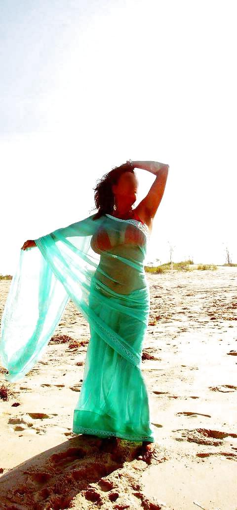 19P Indian girl showing her big boobs on beach