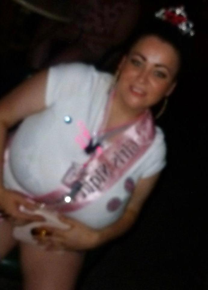 12P English Girl With XL Boobs