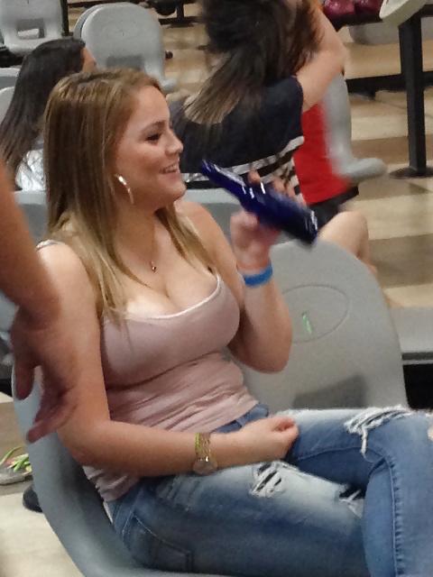 7P Candid Teen Big Tanktop Cleavage