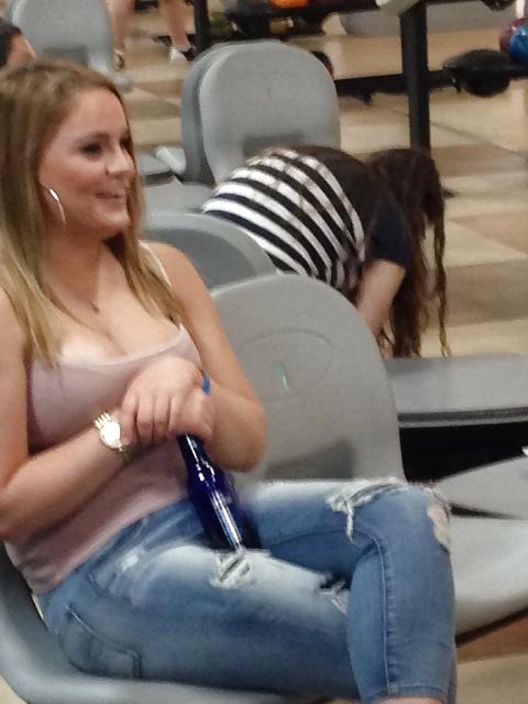 7P Candid Teen Big Tanktop Cleavage