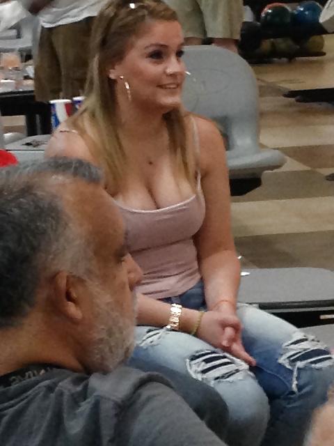 7P Candid Teen Big Tanktop Cleavage