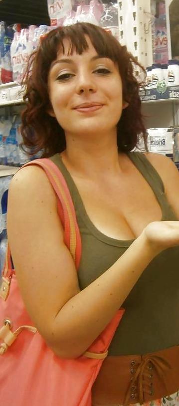 25P Ragazza italiana tettona - Busty italian teen with big tits
