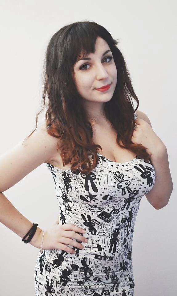25P Ragazza italiana tettona - Busty italian teen with big tits