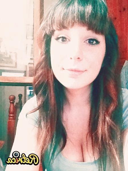 25P Ragazza italiana tettona - Busty italian teen with big tits