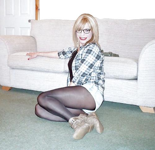 25P These babes are so hot and convincing