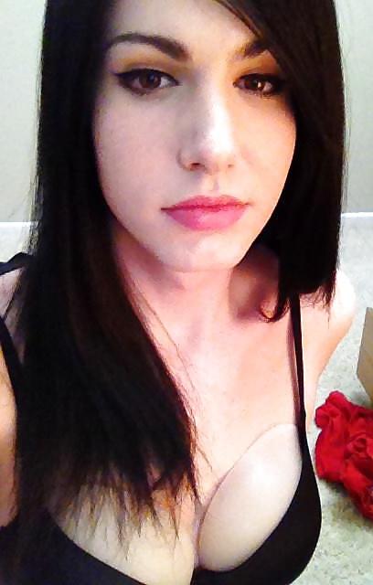 25P These babes are so hot and convincing