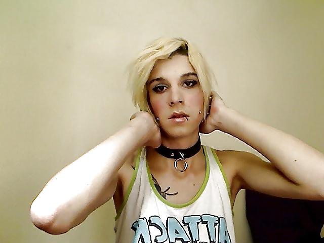 25P These babes are so hot and convincing