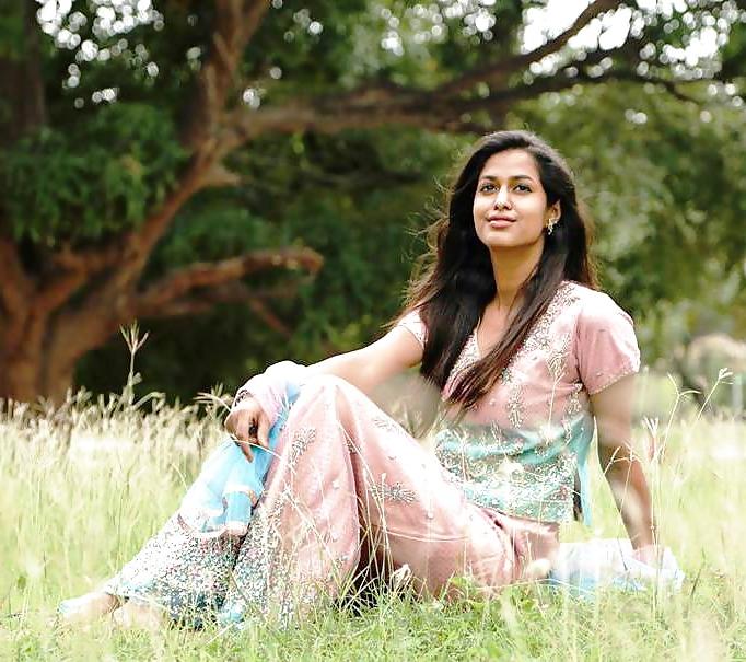 25P AMATEUR INDIAN BABES