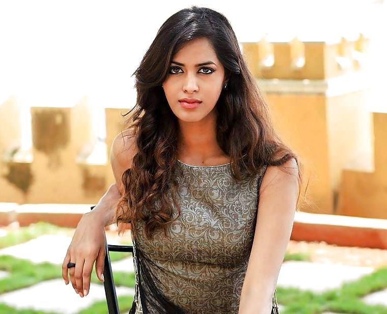 25P AMATEUR INDIAN BABES