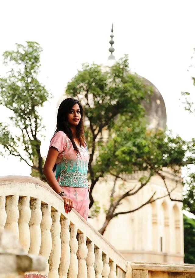 25P AMATEUR INDIAN BABES