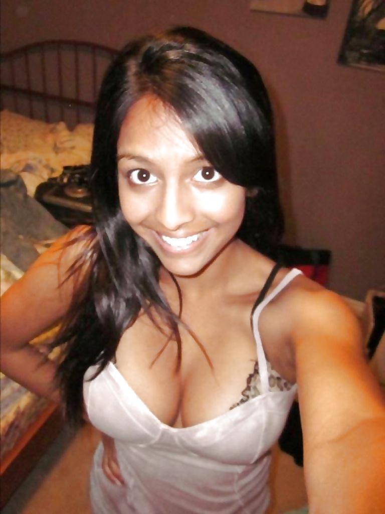 25P AMATEUR INDIAN BABES
