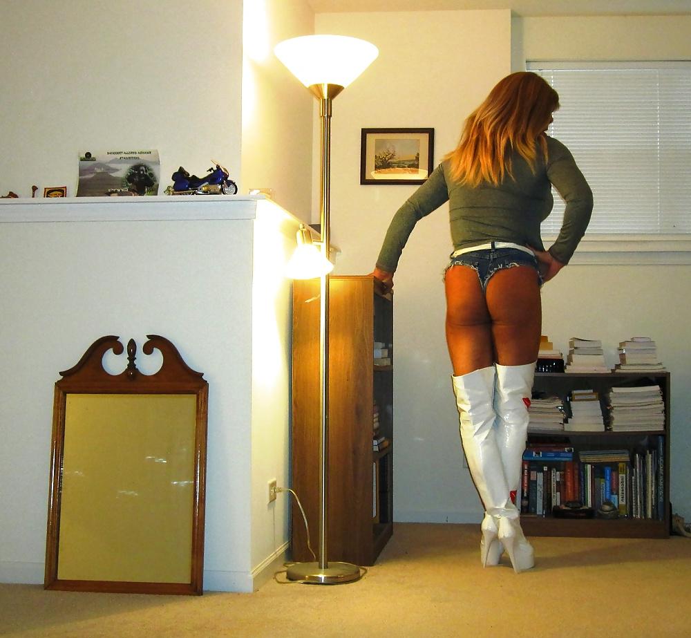 19P Blondie in Tiny Daisy Dukes and CFM Boots