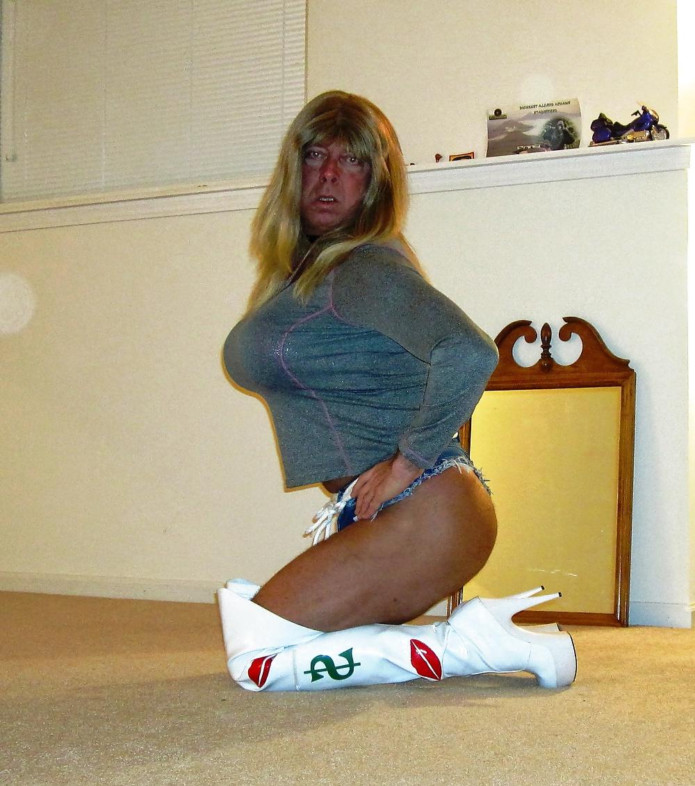 19P Blondie in Tiny Daisy Dukes and CFM Boots
