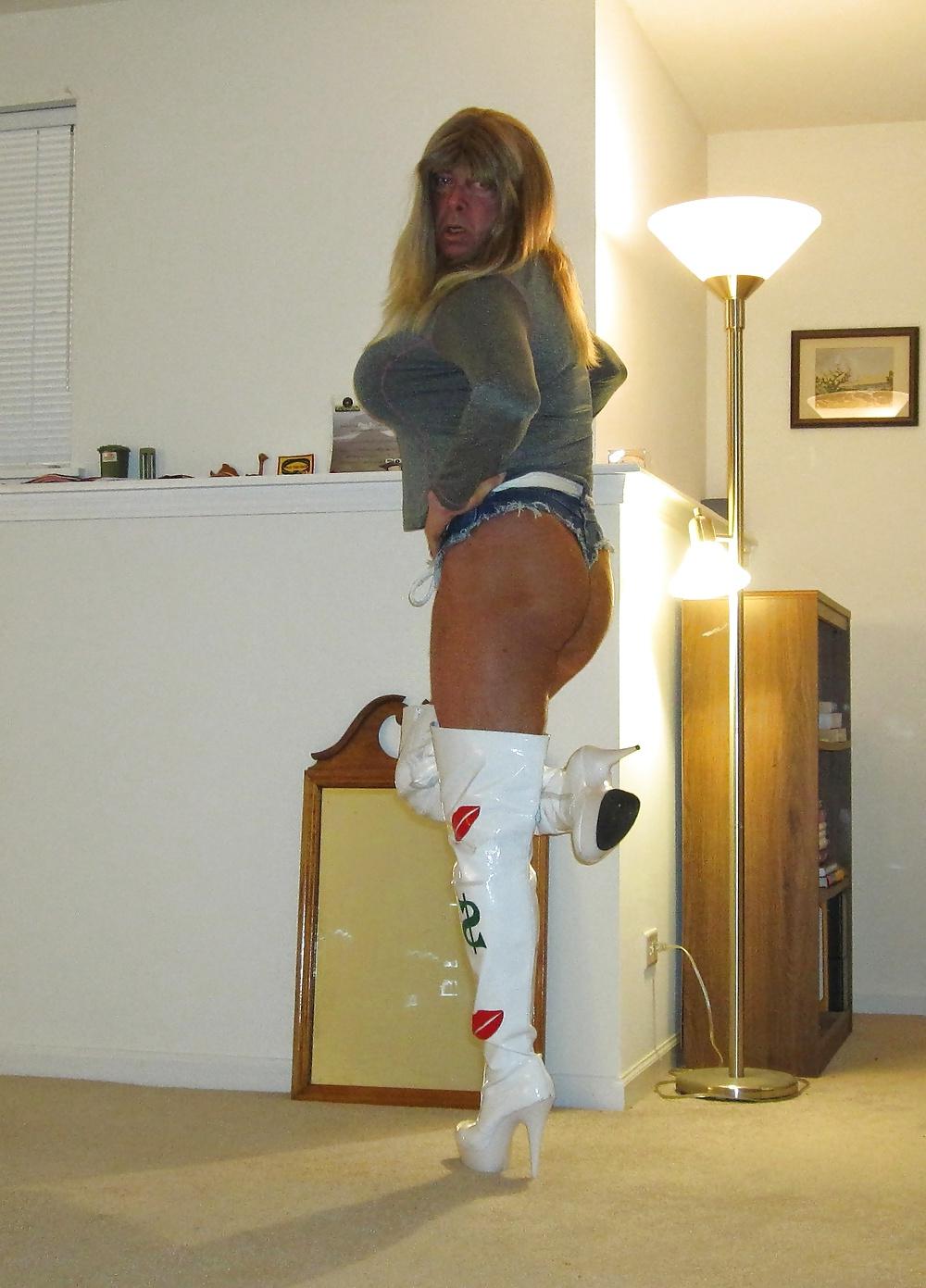 19P Blondie in Tiny Daisy Dukes and CFM Boots