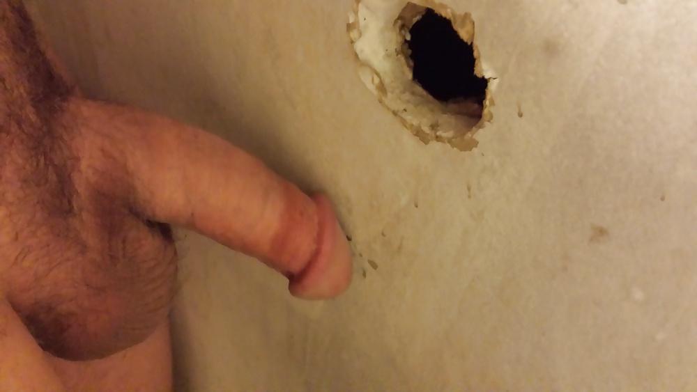 5P Hoping to have glory hole fun 