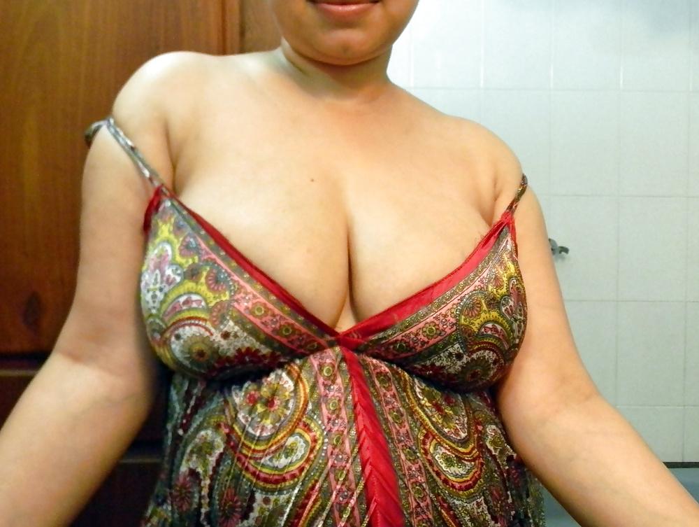 11P Indian MILF Driffrent Bra and Boobs
