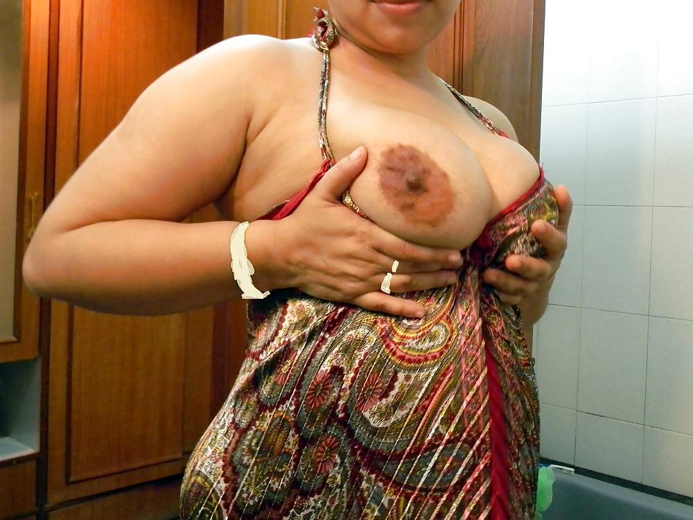 11P Indian MILF Driffrent Bra and Boobs
