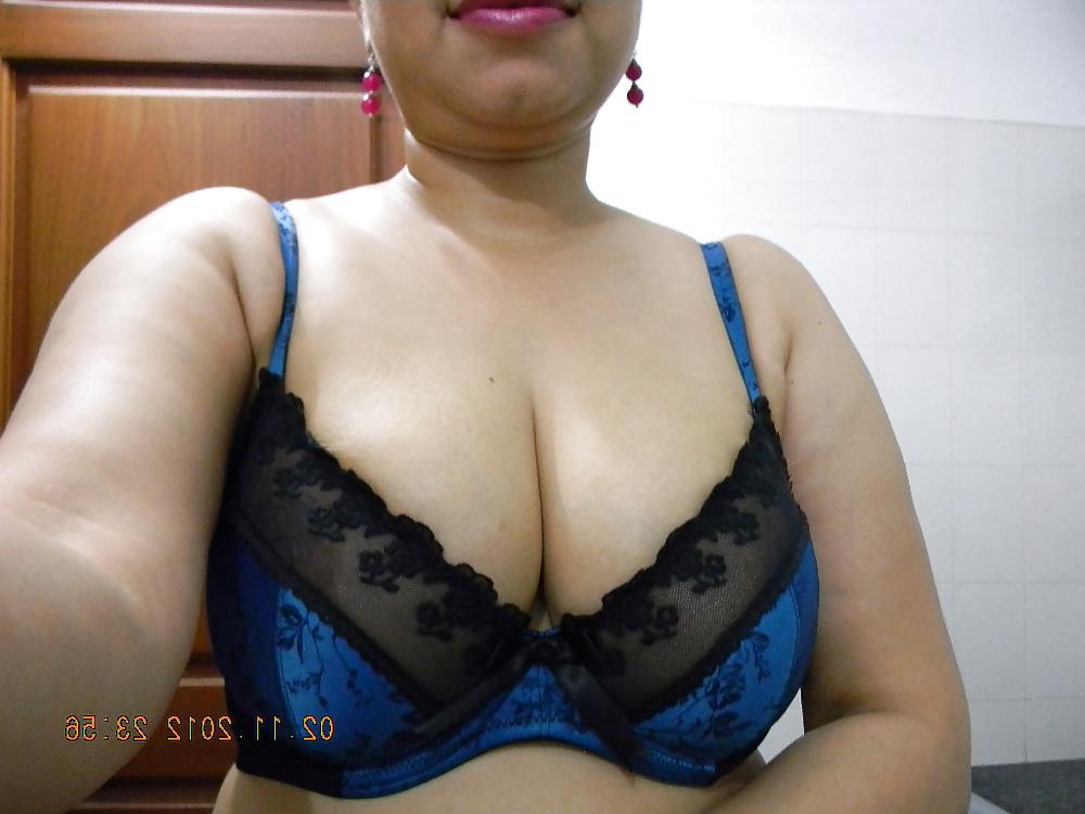 11P Indian MILF Driffrent Bra and Boobs