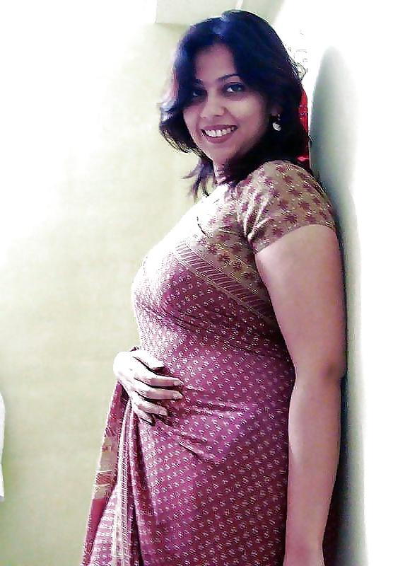 18P Sexy indian AUNTY (naked curves)